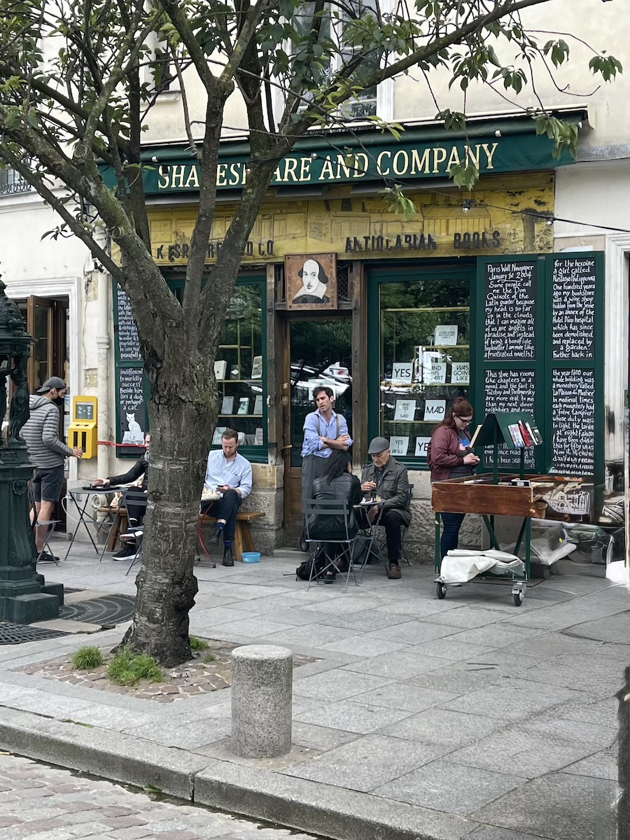 Picture of Shakespeare and Co storefront in Paris