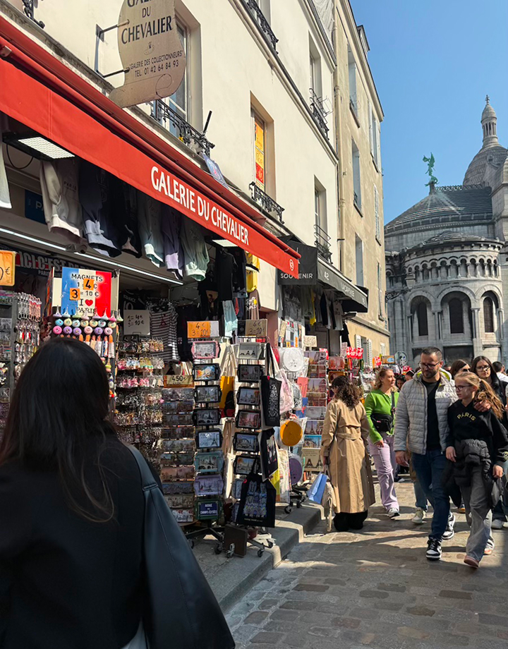 Picture of souvenir shop with souvenir stands in front