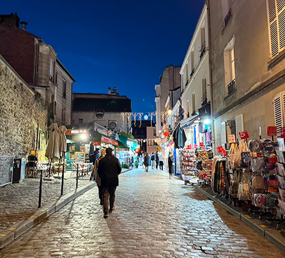 Picture of Montmartre street at night